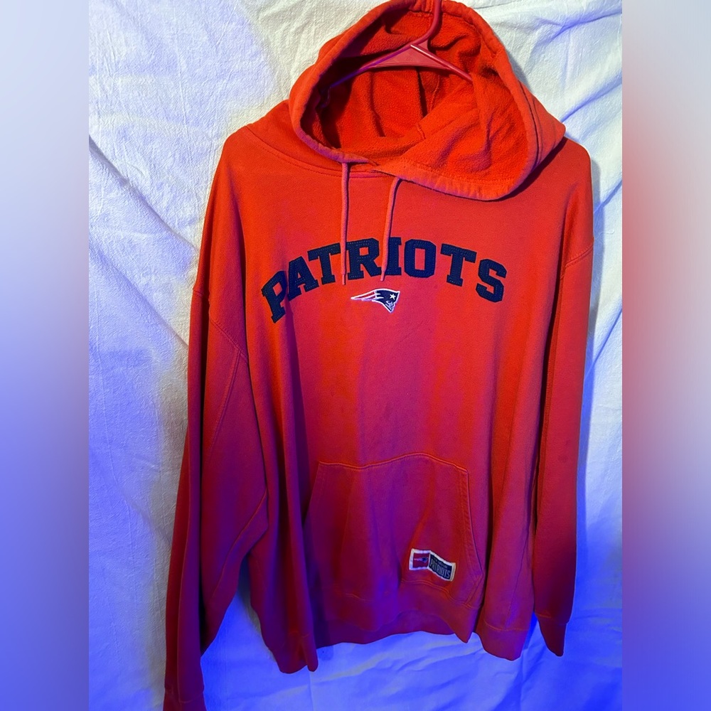 Mens XL red patriots hoodie,used condition.